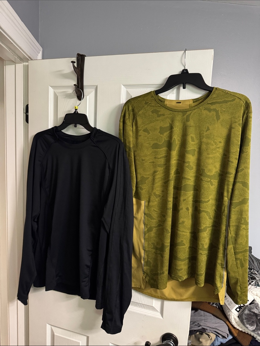 Men's Lululemon Long-Sleeve compression performance Shirt Olive Green and Black